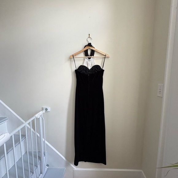 Vintage Elegant Velvet Black Dress with Lace and Glitter Neck Detail - Size 2 - Picture 6 of 7